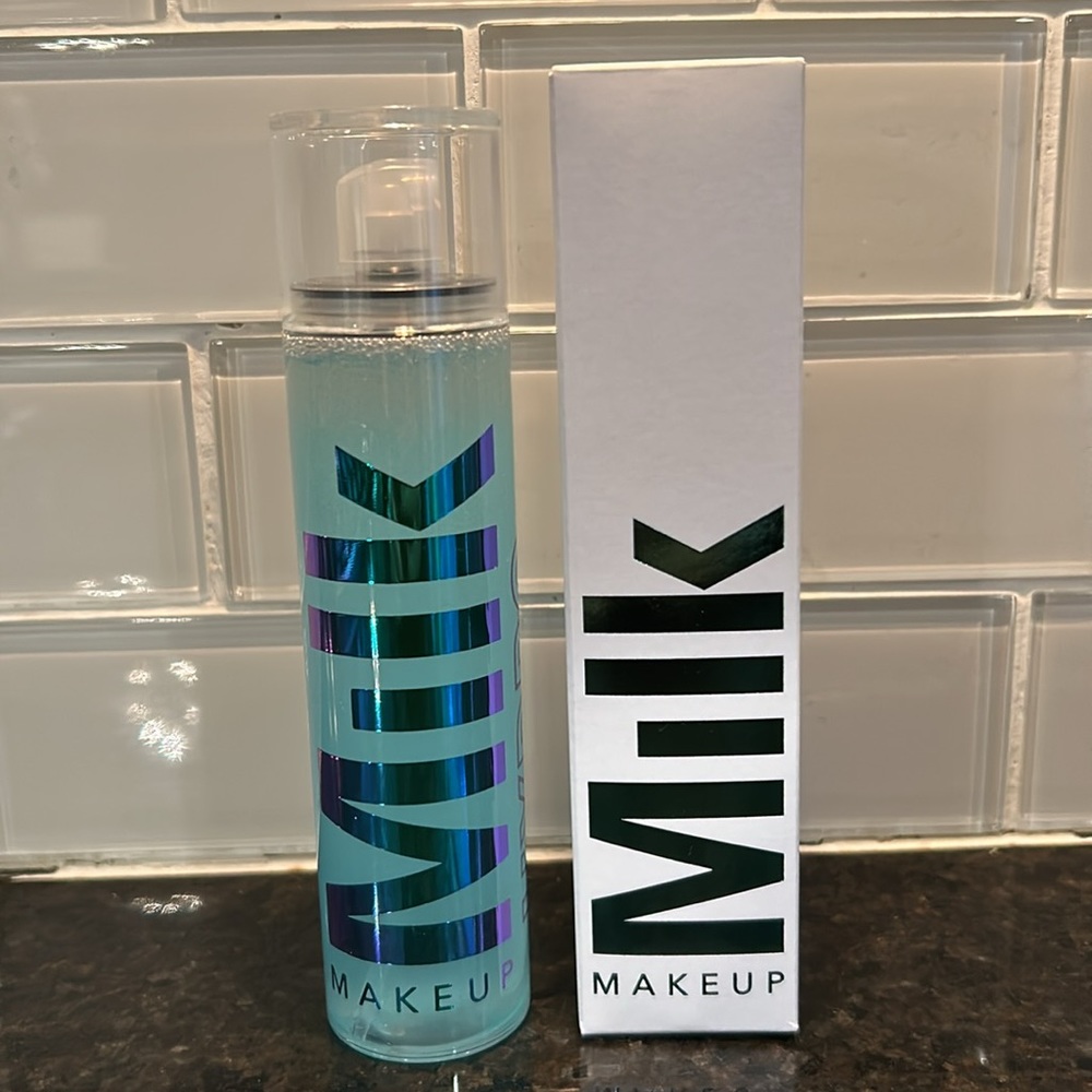 💦MILK MAKEUP Hydro Grip Set + Refresh Spray
hydrating setting spray NEW